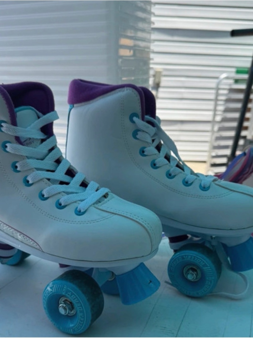 Classic White and Purple Women's Roller Skate size 7